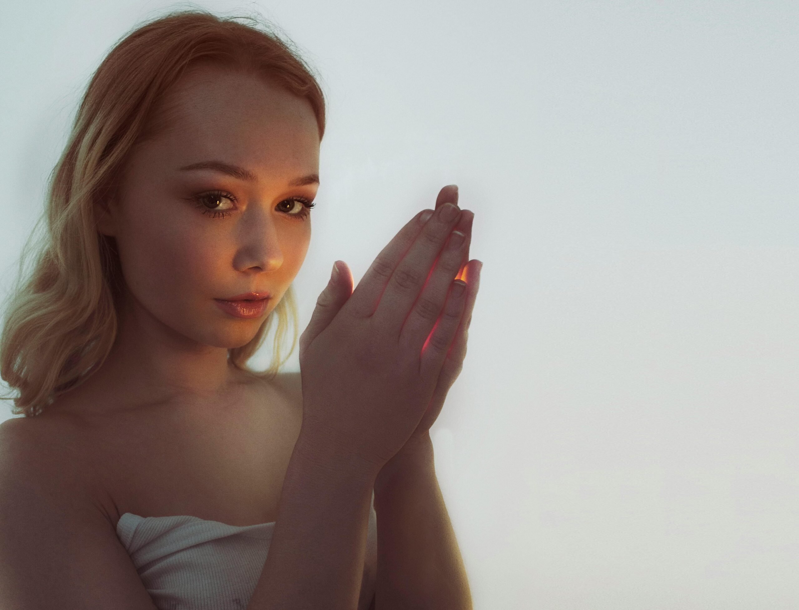 pexels-malibi-studio-944730 diamond-glow-facial